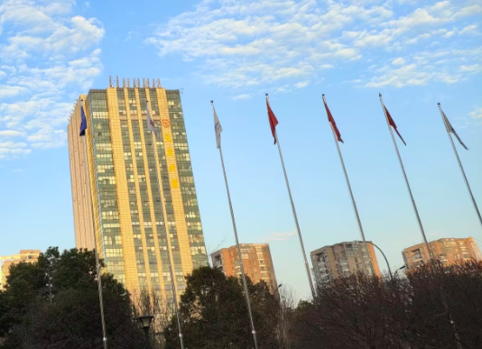 首个机器人学校开学 让智能落地生根